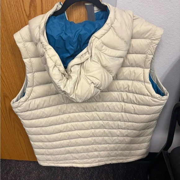 Stio Hometown Down Cream Puffer Vest with Hood - Picture 2 of 4